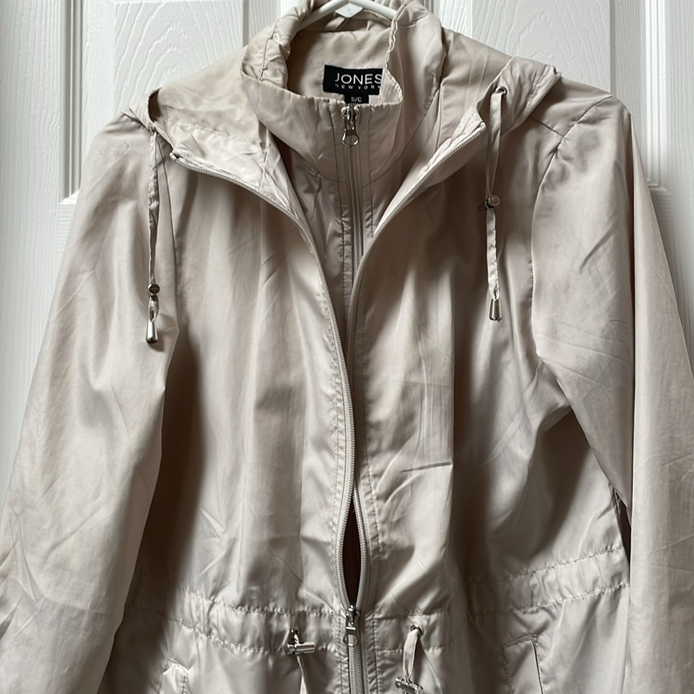 Jones New York nylon rain jacket with hood - Picture 3 of 6